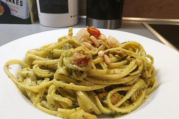 Pasta mit Avocadocreme