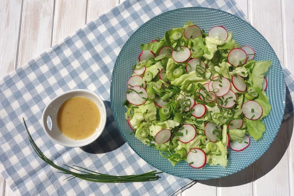 Blattsalat mit Radieschen