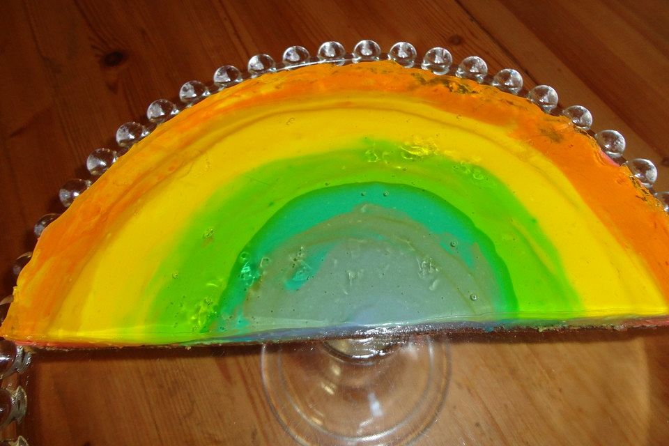 Regenbogentorte mit Zwieback und Frischkäse