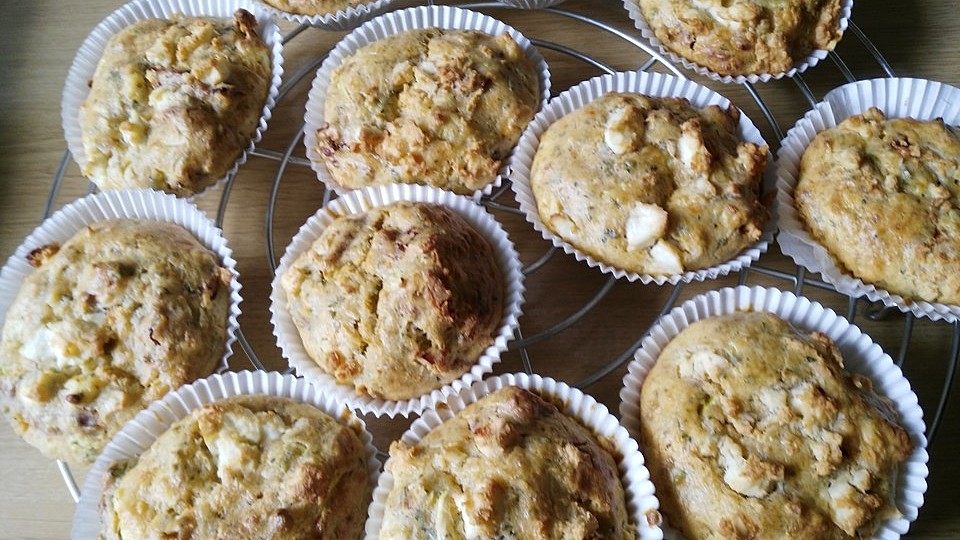 Zucchini Muffins Mit Getrockneten Tomaten Und Feta Von Krauti58 Chefkoch 