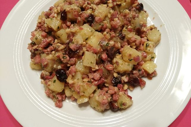 Kartoffelsalat mit Schinken, Cranberries und Haselnüssen von krauti58 ...