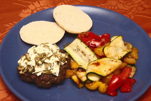 Griechische Frikadellen mit Paprika-Zucchini-Gemüse von Tatunca| Chefkoch