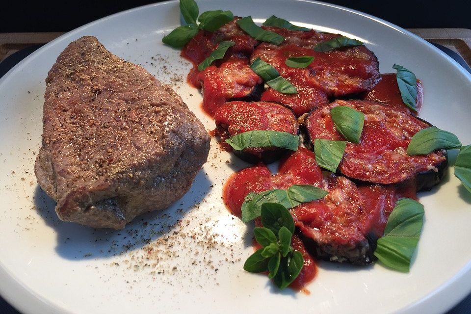 Gebackene Auberginen mit Hüftsteaks