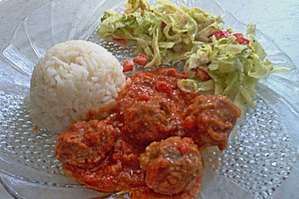 Albondigas in Tomatensauce