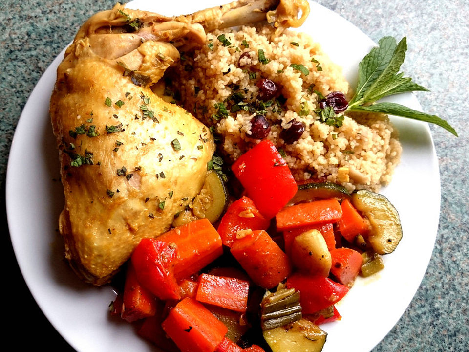 Rosinen-Couscous mit Hühnerkeulen und Gemüse von meddocan| Chefkoch