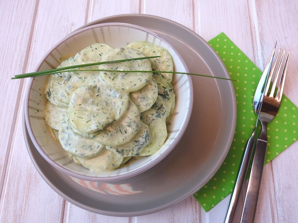 Gurkensalat mit Sauerrahm und Dill - Kochen Gut | kochengut.de