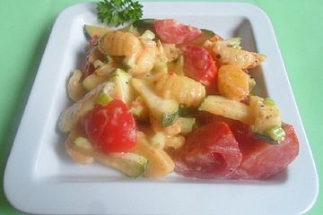Pfannen-Gnocchi mit Zucchini und Tomaten in Sahnesauce