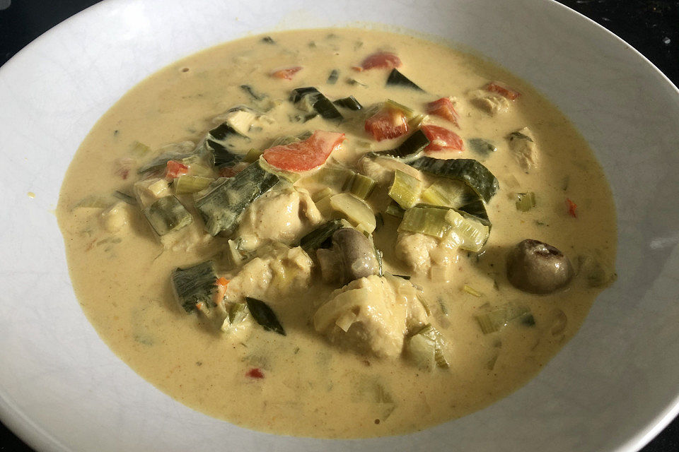 Curry-Hähnchen-Lauch-Käsesuppe