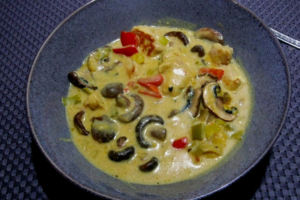 Curry-Hähnchen-Lauch-Käsesuppe