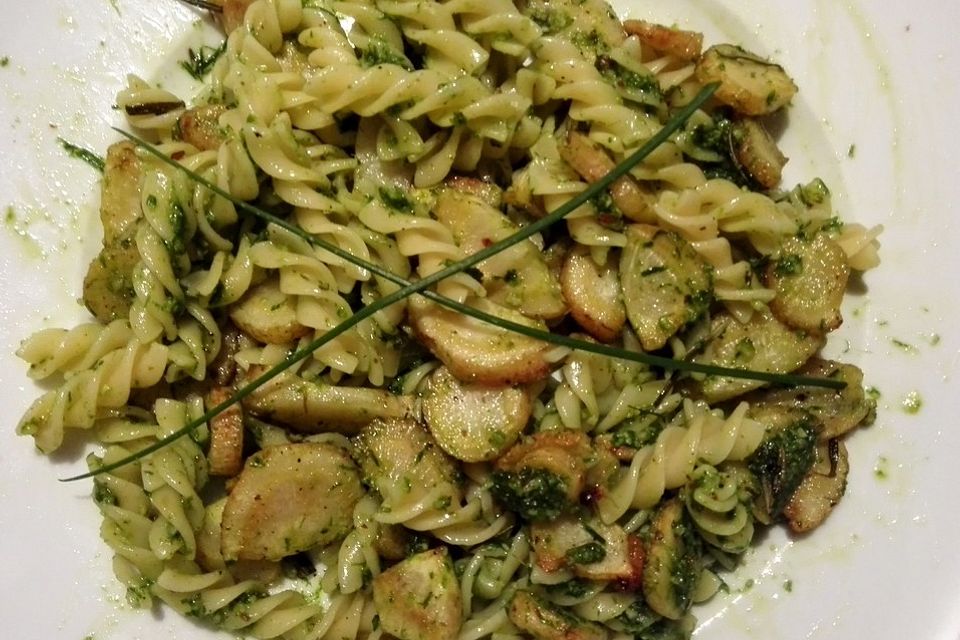 Pasta mit Petersilienwurzeln und Schnittlauch-Pesto