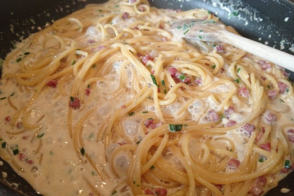 Spaghetti in Schinken-Sahne-Soße