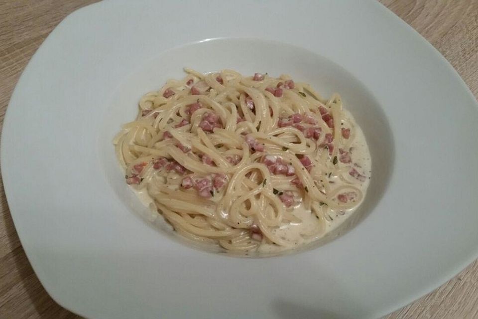 Spaghetti in Schinken-Sahne-Soße