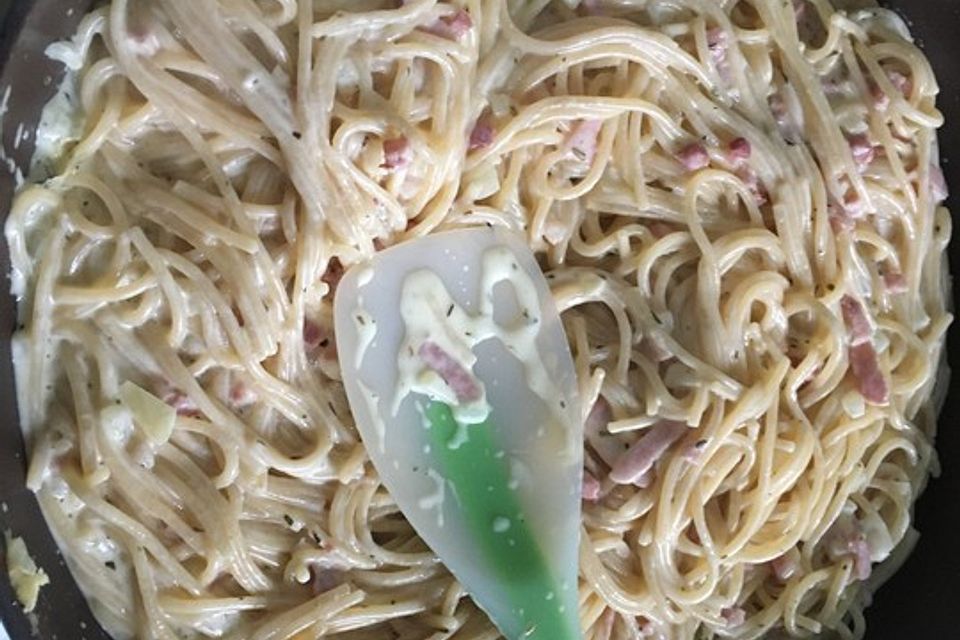 Spaghetti in Schinken-Sahne-Soße