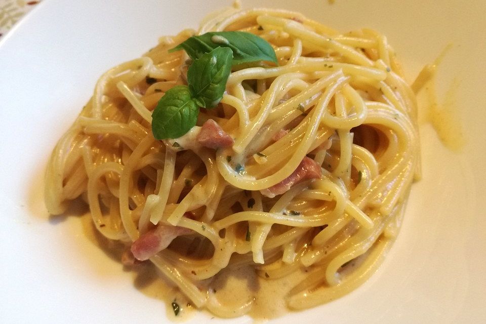 Spaghetti in Schinken-Sahne-Soße