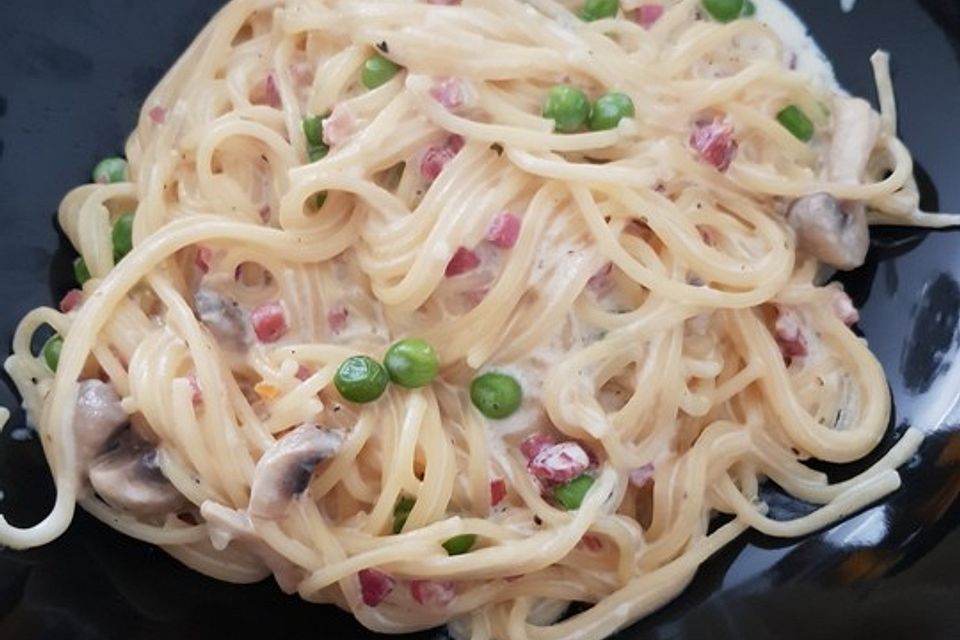 Spaghetti in Schinken-Sahne-Soße