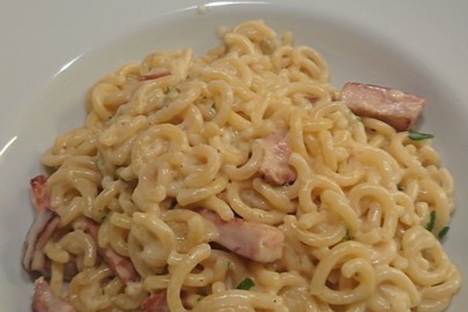 Spaghetti in Schinken-Sahne-Soße