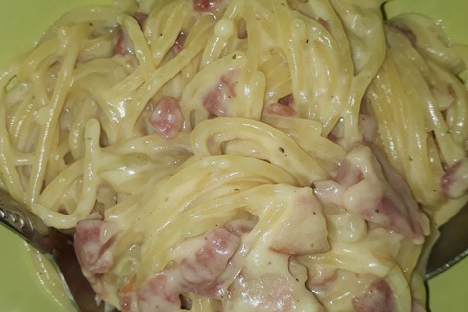 Spaghetti in Schinken-Sahne-Soße