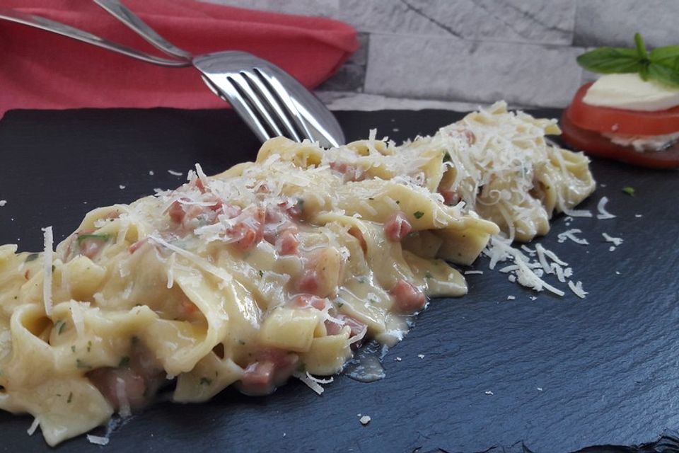 Spaghetti in Schinken-Sahne-Soße