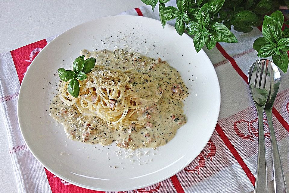 Spaghetti in Schinken-Sahne-Soße