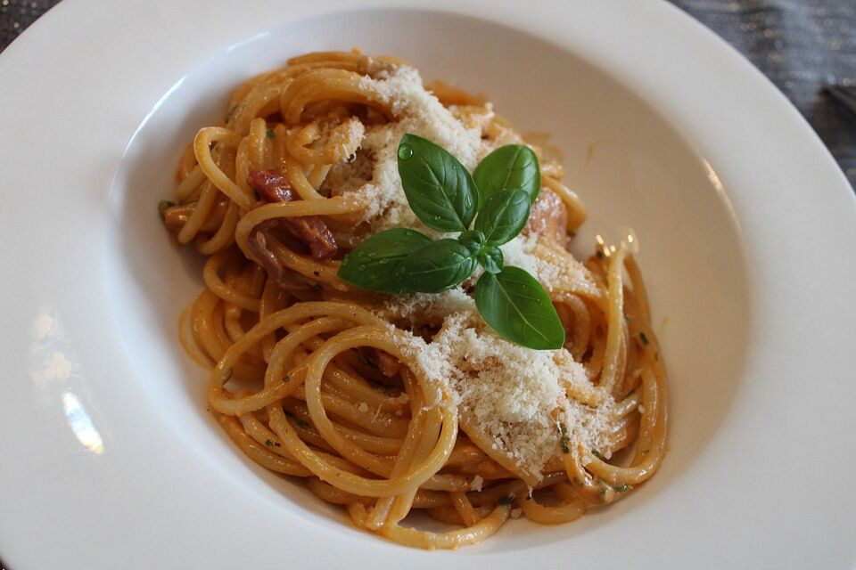 Spaghetti in Schinken-Sahne-Soße