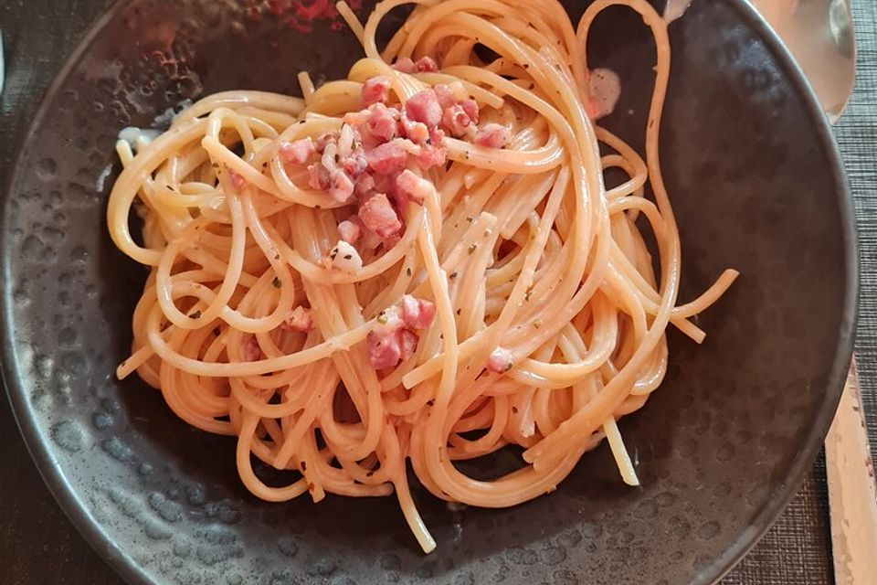 Spaghetti in Schinken-Sahne-Soße