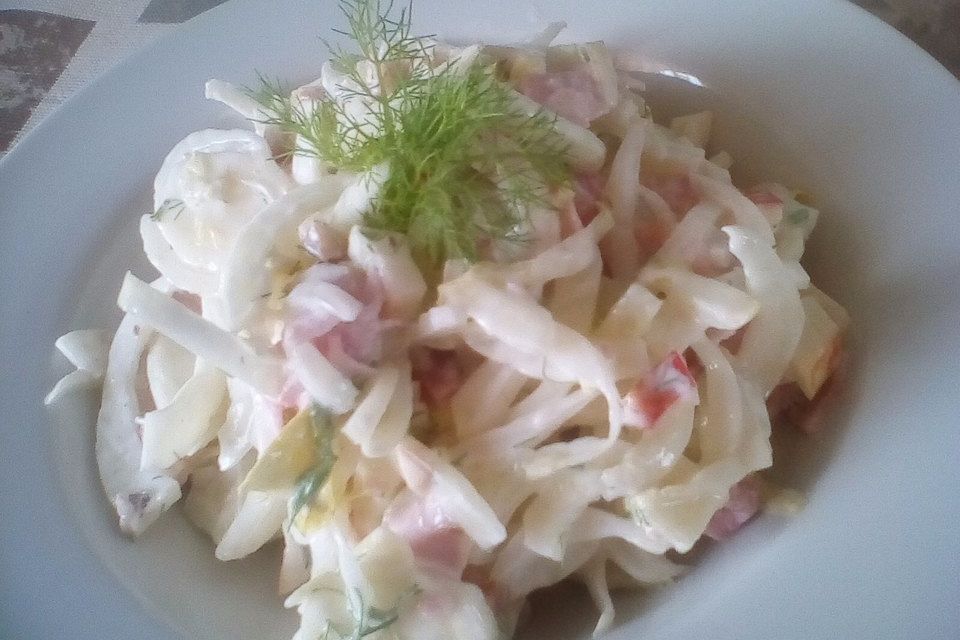 Fenchel-Apfelsalat mit Joghurt-Schmandsauce