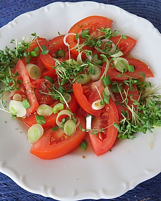 Tomatensalat, erfrischend und leicht süßsauer