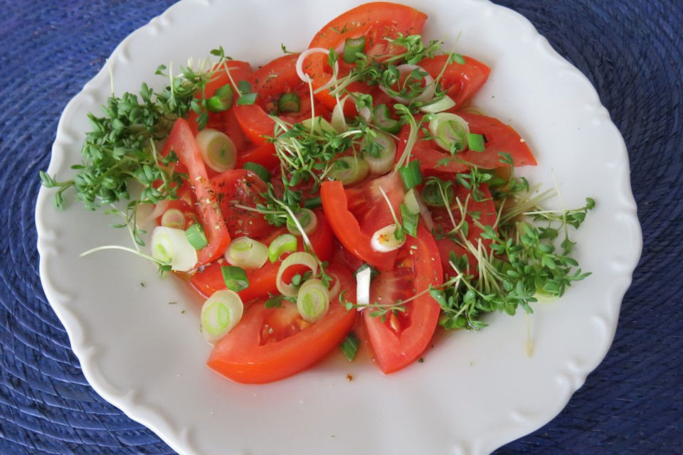 Tomatensalat, erfrischend und leicht süßsauer