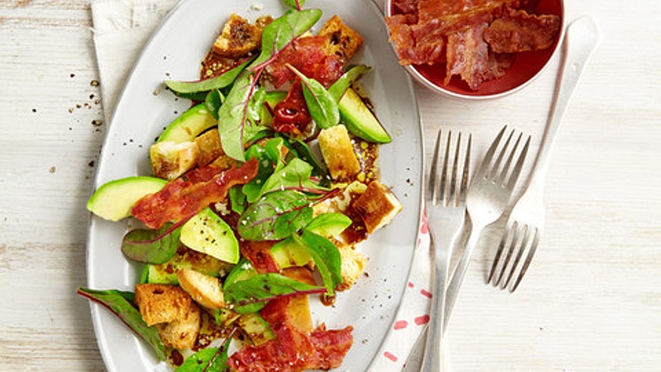 Brotsalat mit Avocado und Mangold oder Spinat-image