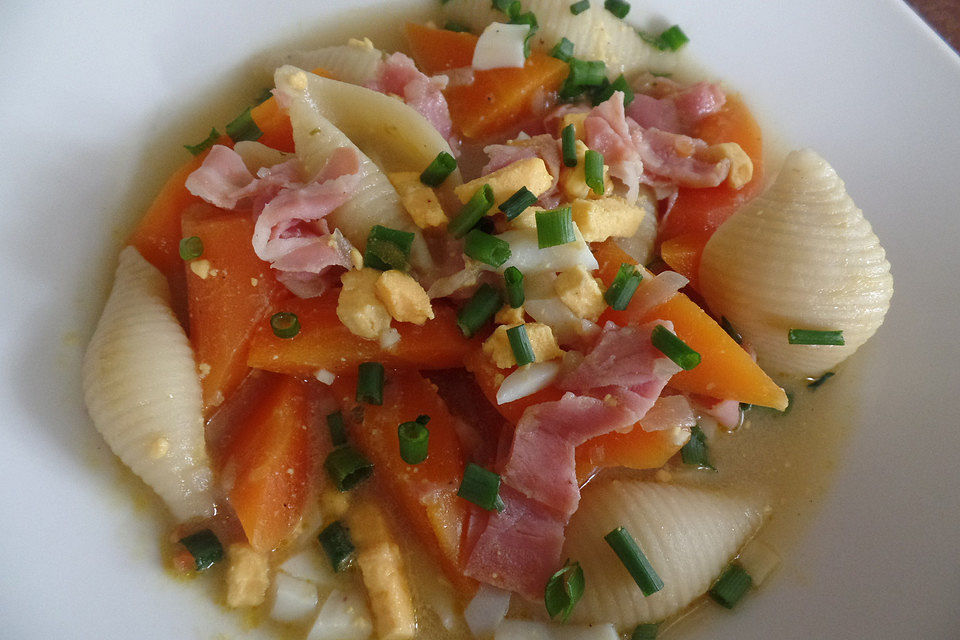 Nudelsuppe mit Serranoschinken