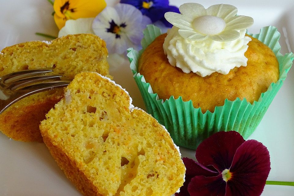 Dinkel-Buttermilch-Muffins mit Karotte und Banane