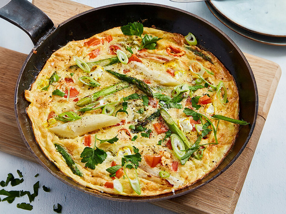 Spargel-Frittata mit Tomate und Parmesan