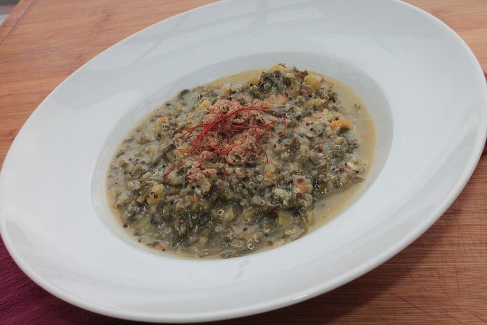 Mangold-Quinoa-Kokos-Risotto, getoppt mit Zitronenbröseln