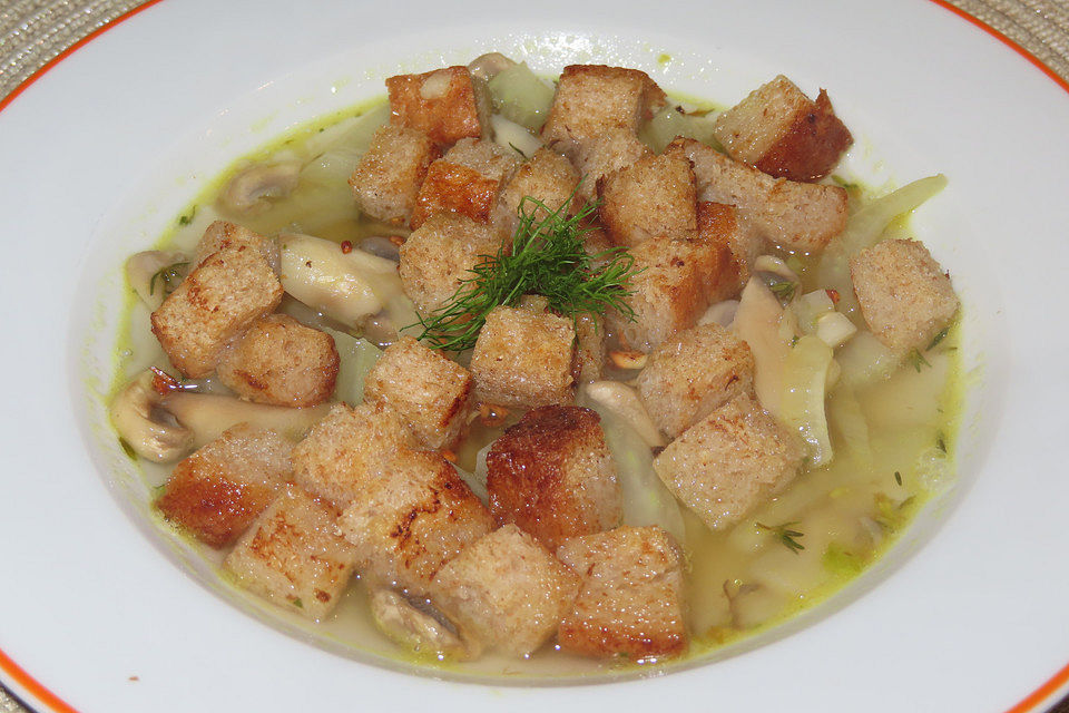 Fenchelsuppe mit Knoblauchcroutons