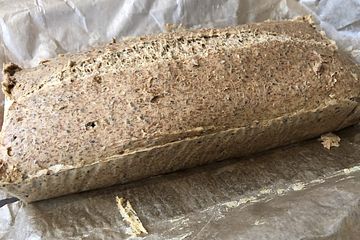 Low-Carb Brot mit Sojamehl und Flohsamenschalen Low-Carb Brot mit Sojamehl und Flohsamenschalen
