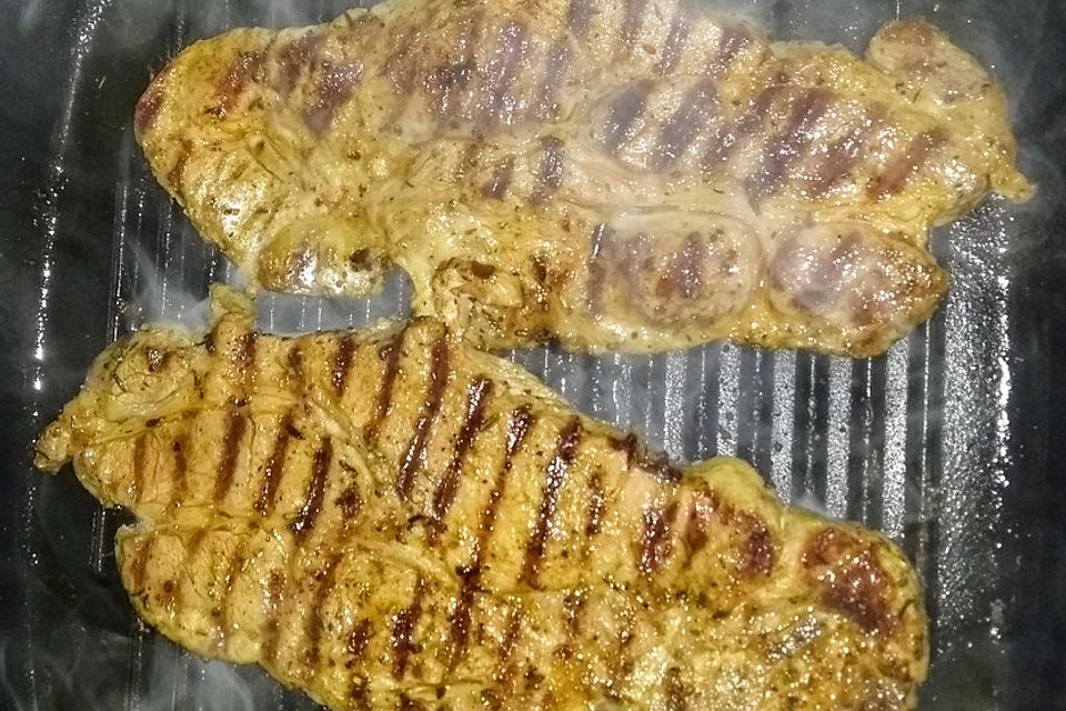 Schweinekotelett aus der Grillpfanne und dem Backofen