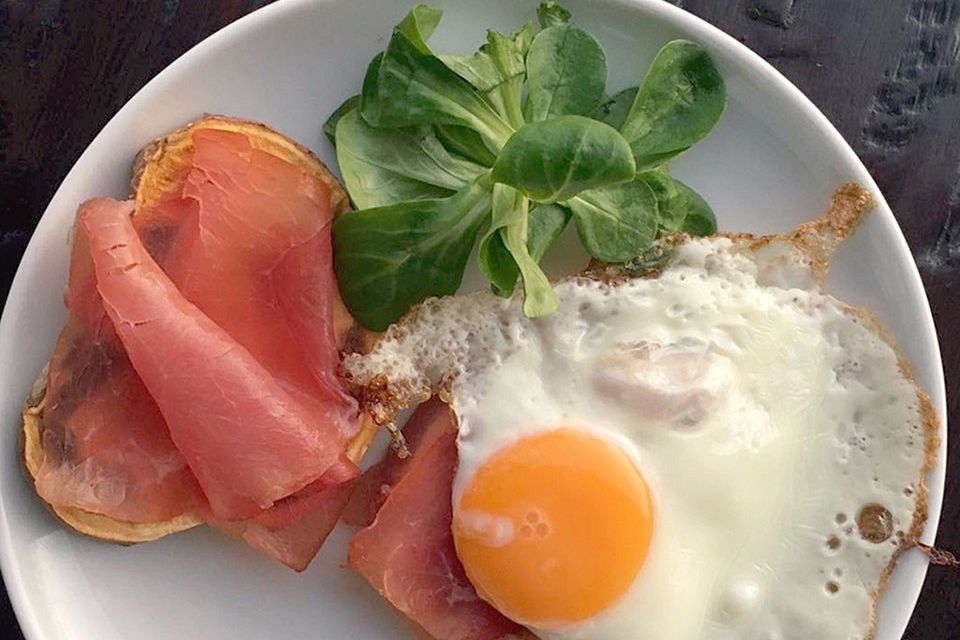 Süßkartoffeltoast mit Schinken und Ei