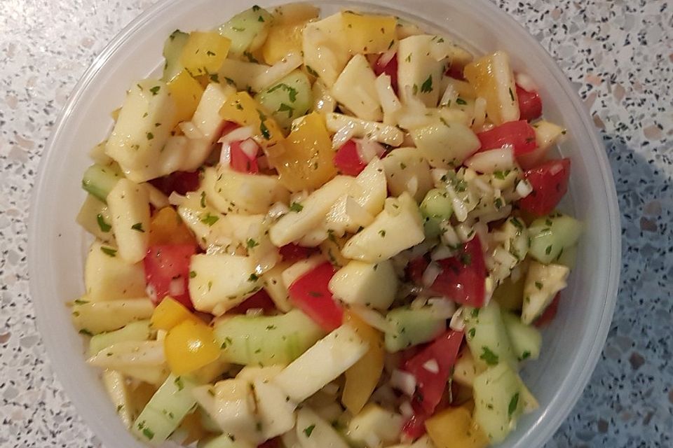 Tunesischer Gurkensalat mit Äpfeln