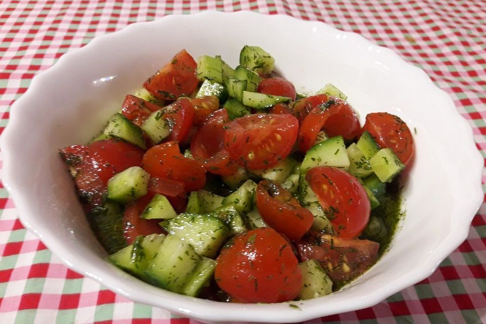 Tunesischer Gurkensalat mit Äpfeln