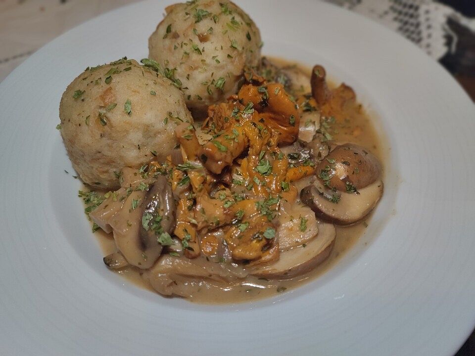 Vegane Semmelknödel mit Pilzragout von vitality13| Chefkoch