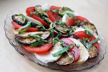 Zucchini-Tomaten-Mozzarella-Platte