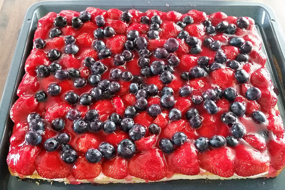 Obstkuchen vom Blech mit Dinkelmehl