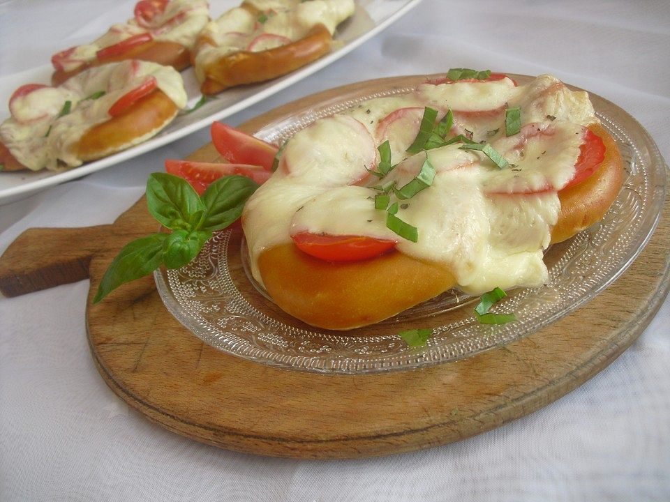 Gefüllte Tomate-Käse-Brezeln von christina69zs| Chefkoch