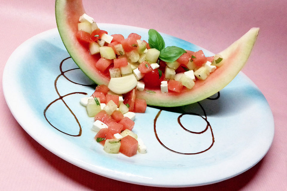 Sommerlicher Salat mit Wassermelone