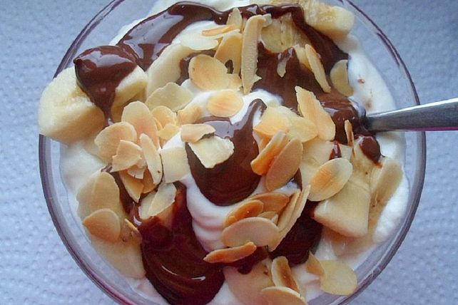 Quark-Sahne-Banane mit Schokosauce von movostu| Chefkoch