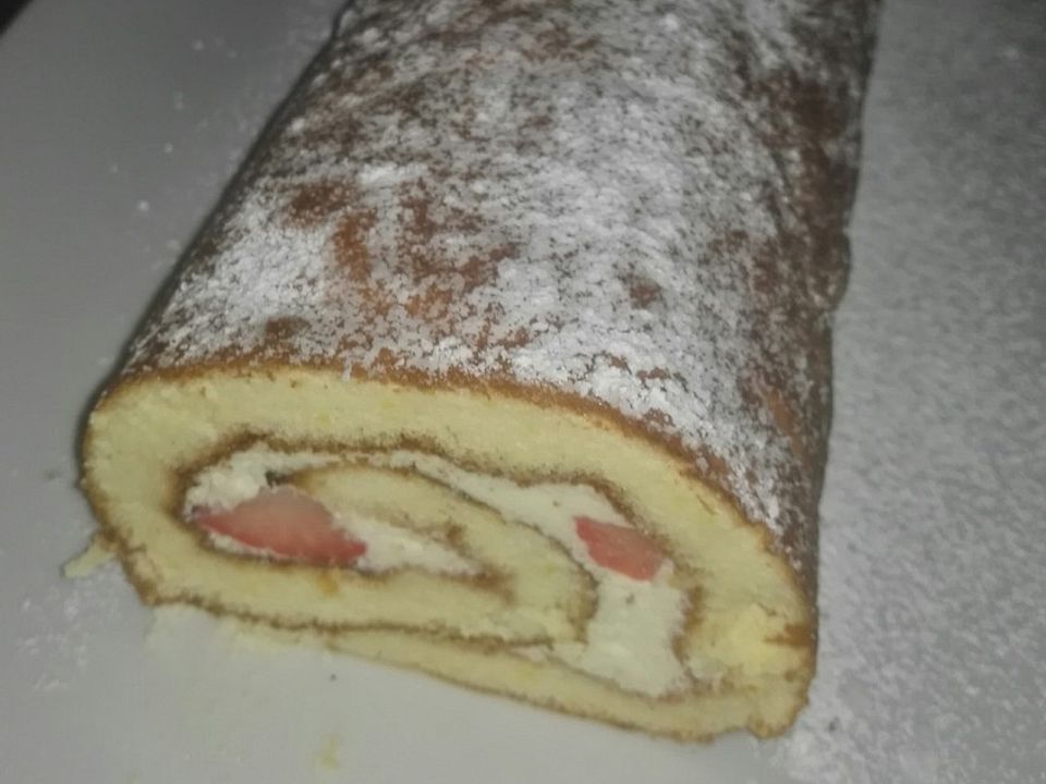 Erdbeerroulade mit Zitronenbiskuit von rahelaniela | Chefkoch