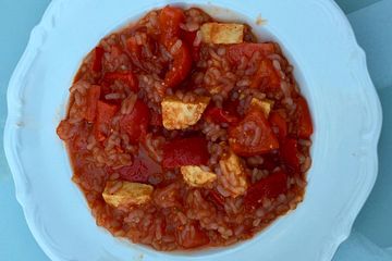 Shirataki-Reis mit Paprika-Tomatensauce und vegetarischem Filet