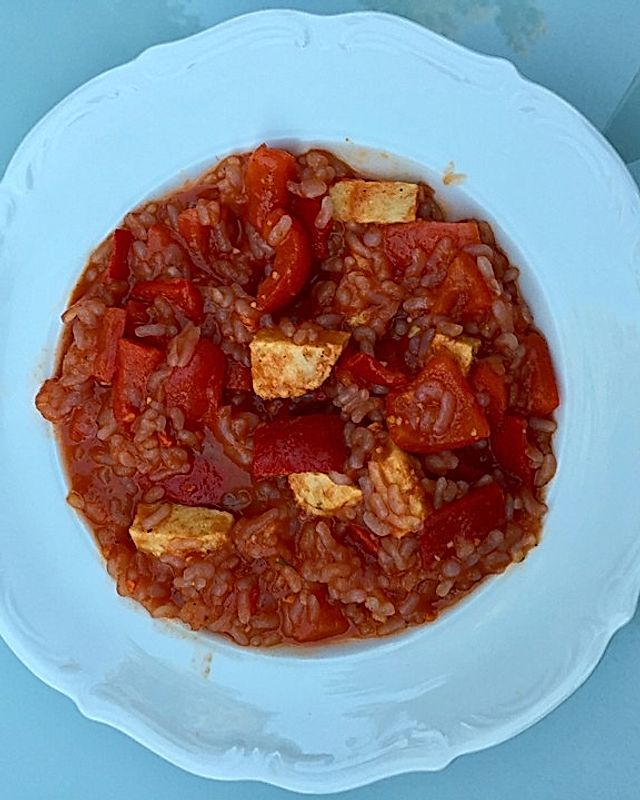 Shirataki-Reis mit Paprika-Tomatensauce und vegetarischem Filet