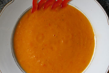 Mairübchen-Paprika-Suppe