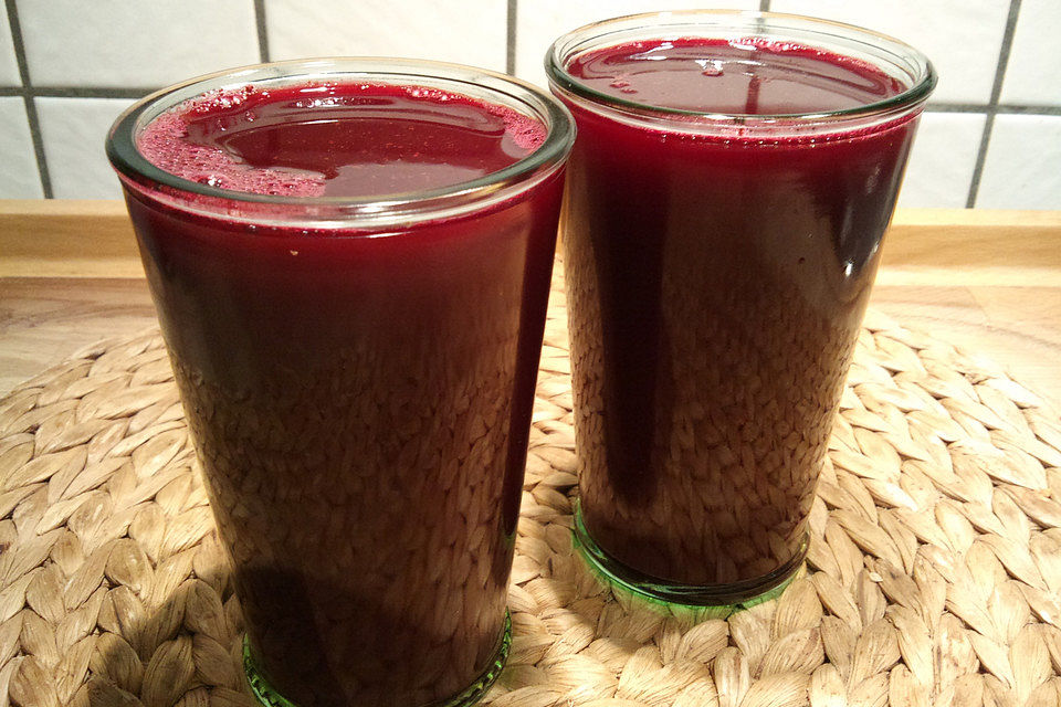 Rote Bete-Möhren-Ananas-Saft